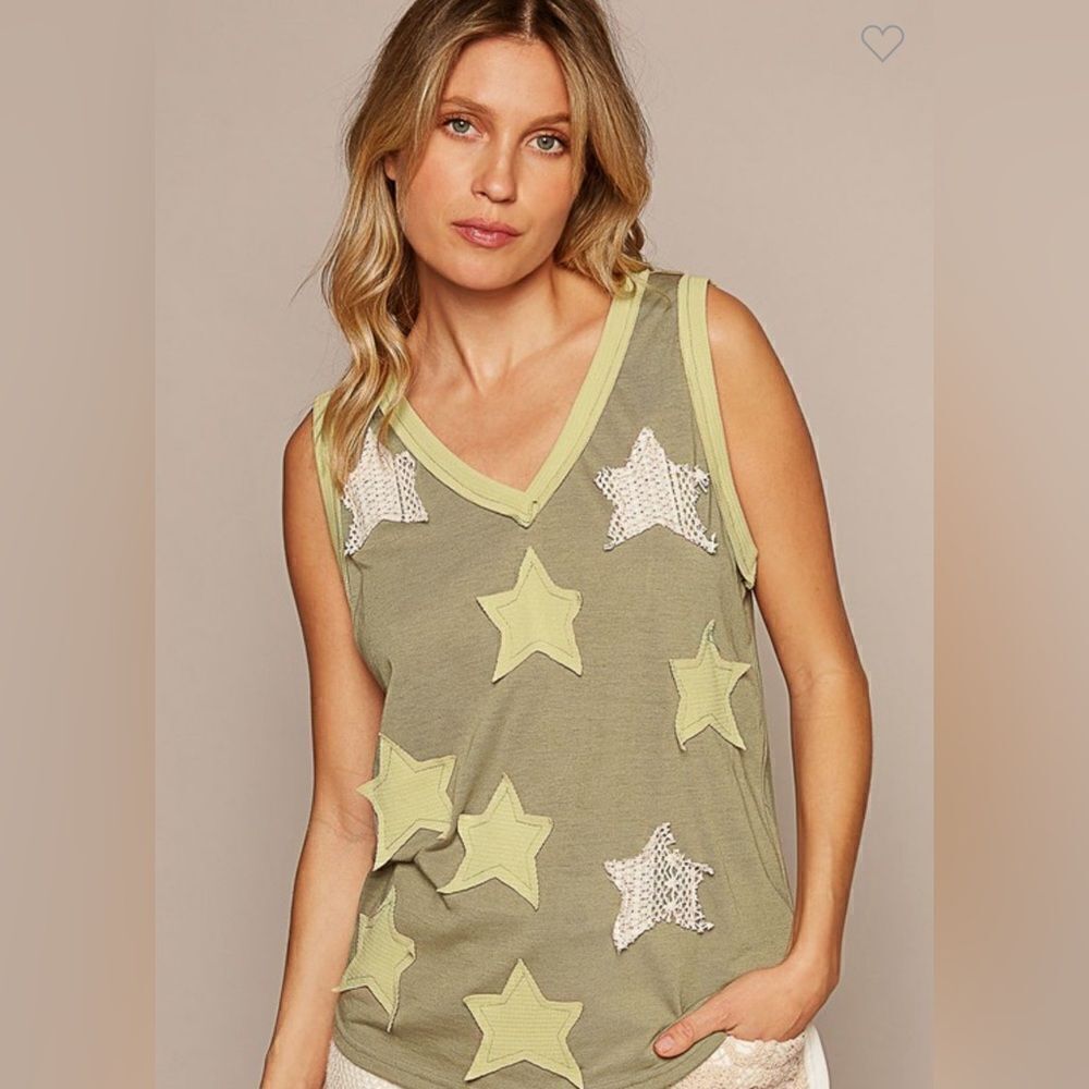 027. STAR PATCHES SLEEVELESS V-NECK - Picture 5 of 8
